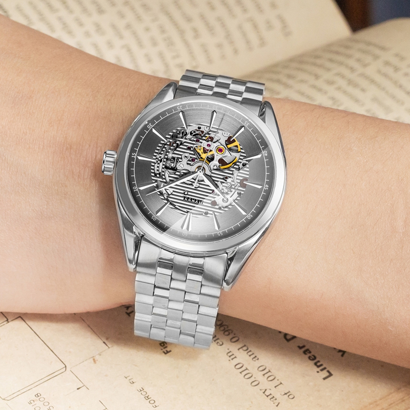 手表野外辨方向的原理？用手表辨別方向有什么條件?